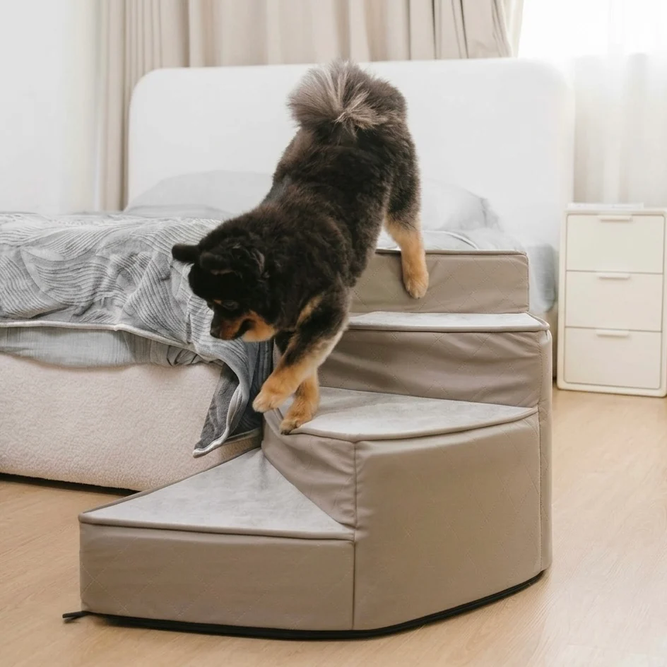 Spiral Dog Stairs �C Water-Repellent Faux Leather & Joint-Friendly Sponge
