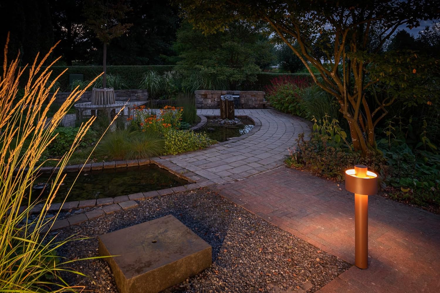 SLV Stehleuchte 1008194 / Außen-Beleuchtung für Wege, Wände, Eingänge, LED Outdoor Garten-Lampe / E27 IP65 13W rost