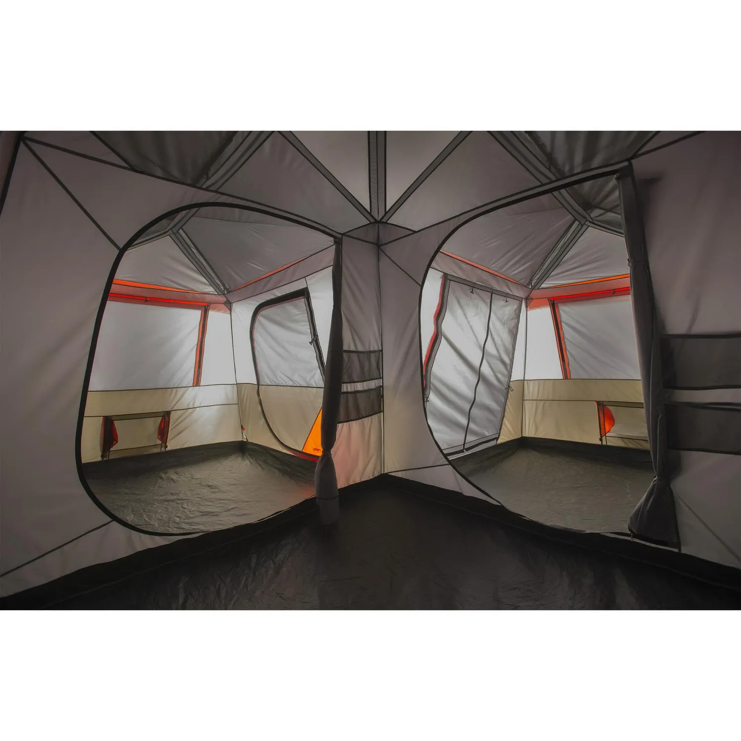 Tenda a cabina istantanea, posti letto per 12 persone.