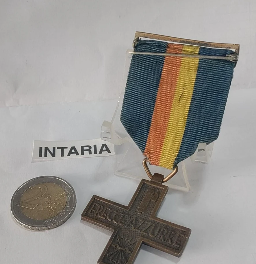 Red arrow cross. Italian volunteers. Civil war