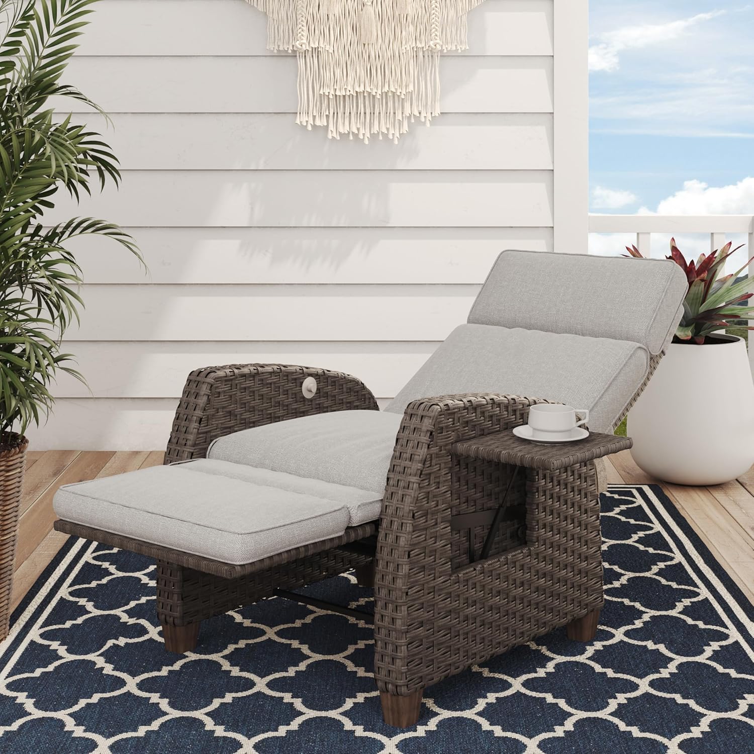 Outdoor Recliner Chair Patio 150° Lay Flat Recliner