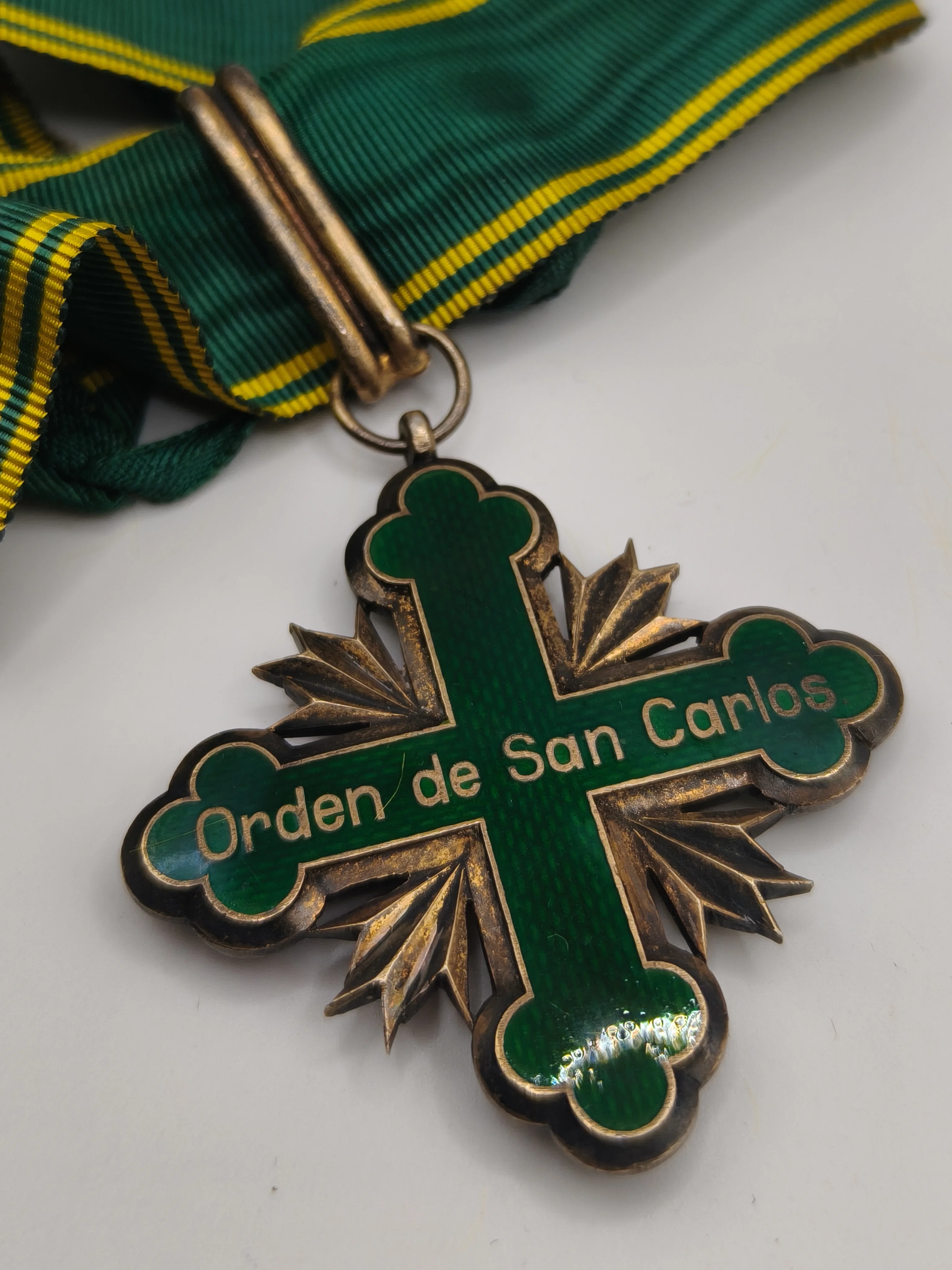 Medalla orden de San Carlos Colombia
