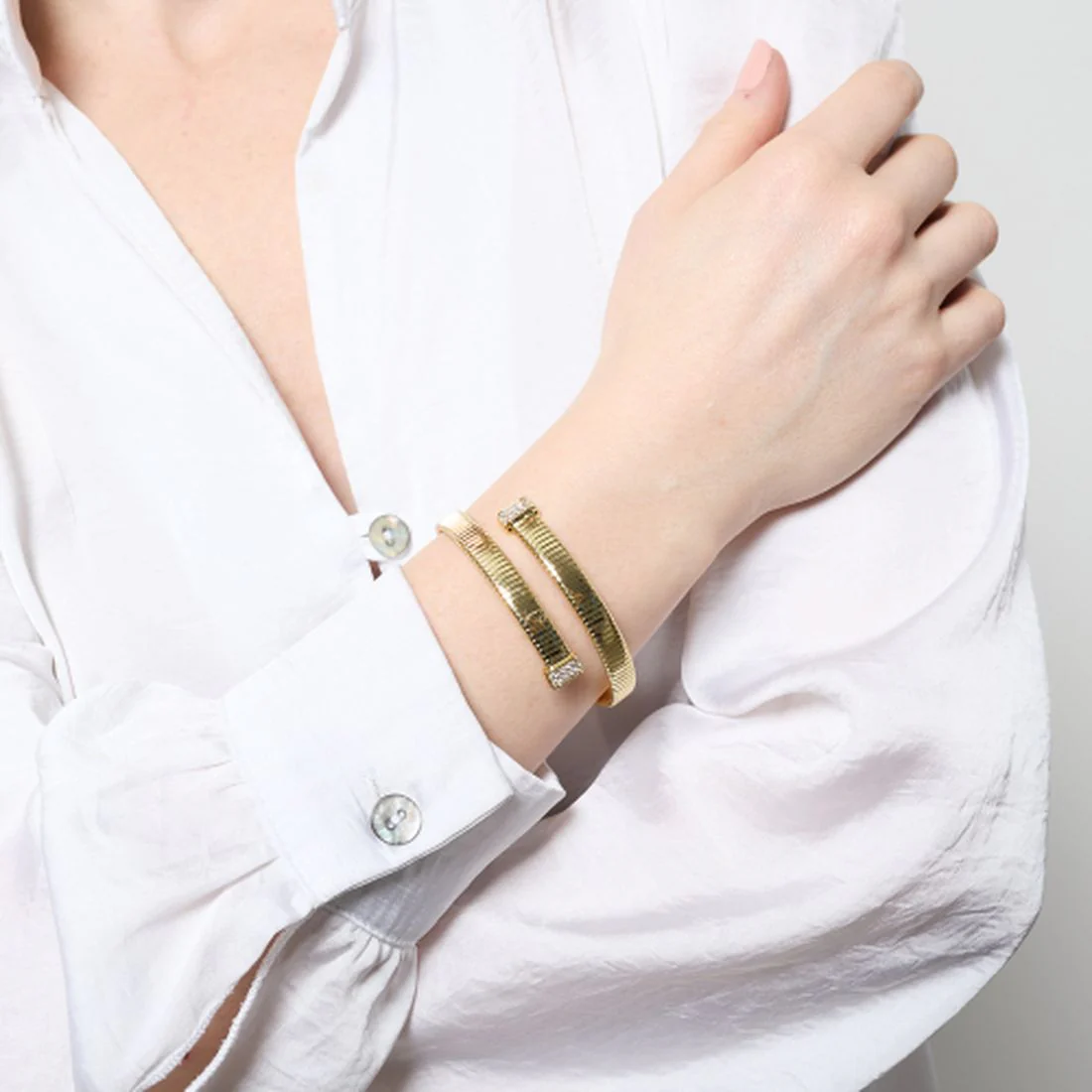 Bracciale Unoaerre tubogas elastico dorato giallo con zirconi 2674