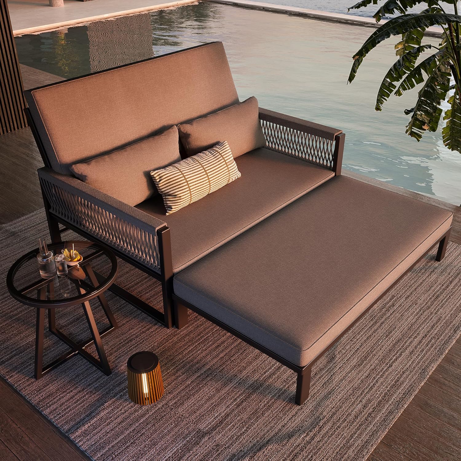 Gartenliege Sonnenliege mit geflochtenen Armlehnen aus Eisen, Wetterfestes Outdoor-Sofa, Inkl. Glas-Couchtisch & Polstern, Daybed Outdoor, Zweisitzer-Sofa mit Hocker und Couchtisch, Grau