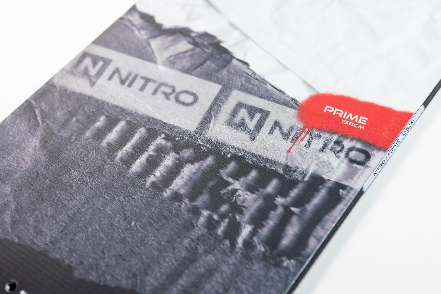 Nitro Snowboards Herren Prime RAW Board, Allmountainboard, Directional, Flat-Out Rocker, All-Terrain, Mid-Wide & Wide für Große Füße