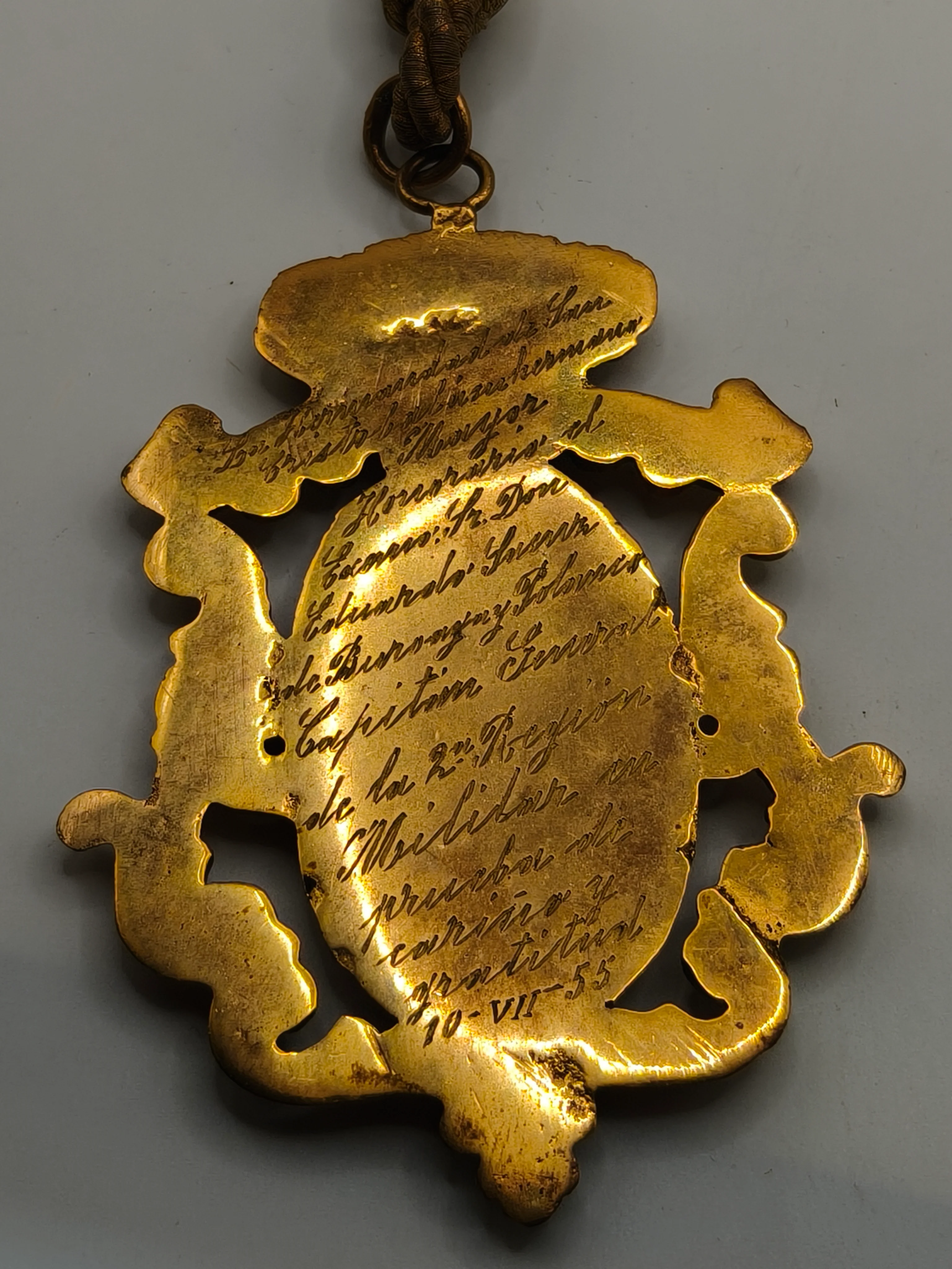 Medalla cofrad��a San isidro entregada Teniente general