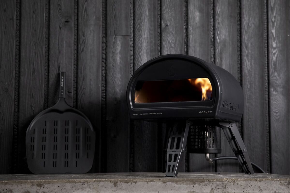Pizzaofen Gozney Roccbox Pizzaofen mit Abdeckhaube und Frontablage