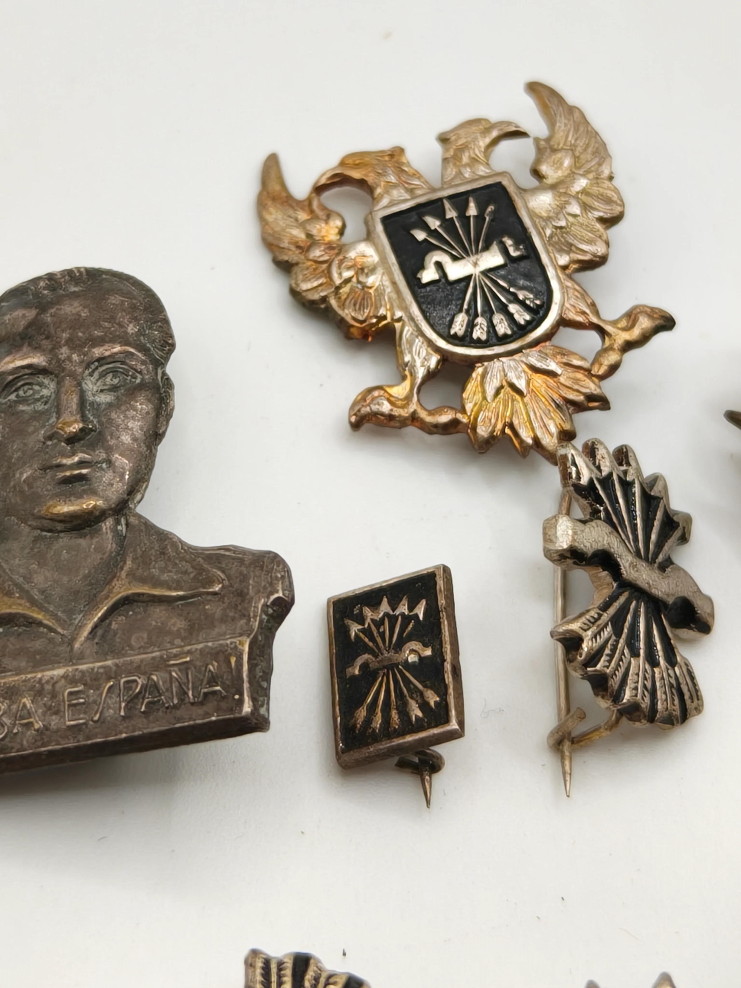 Colecci��n de insignias de Falange. ��poca guerra civil