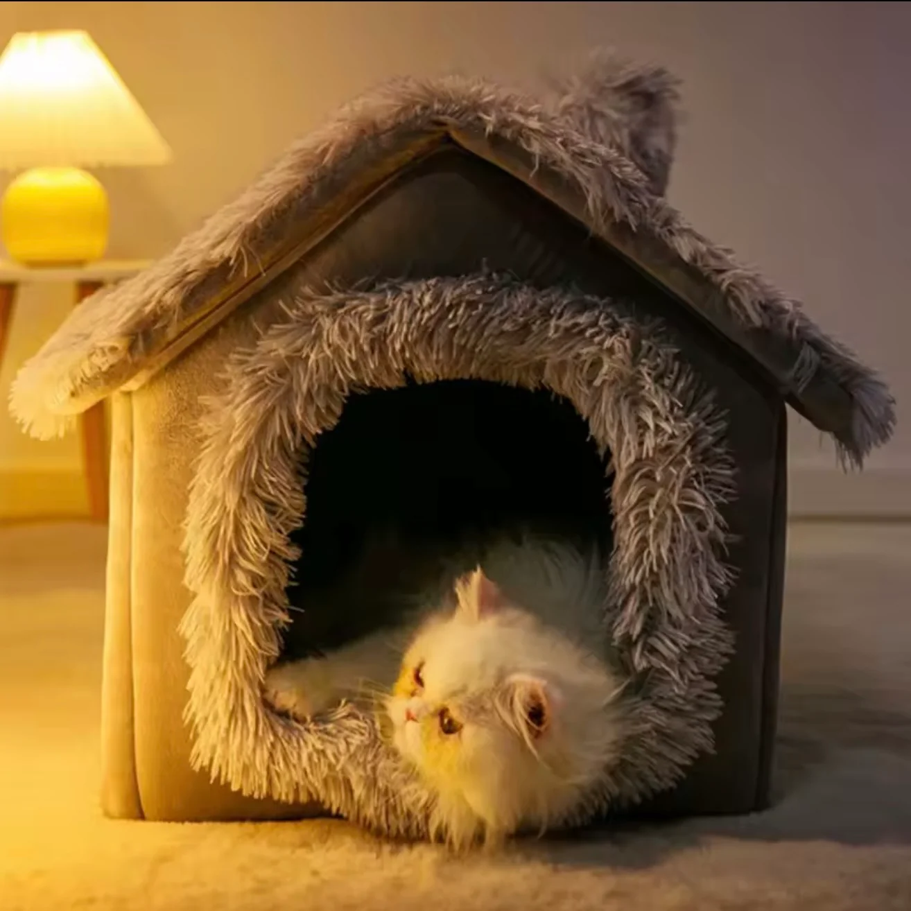 Pet Bed for Dogs & Cats �C Soft Fleece Cover & Non-Slip Base