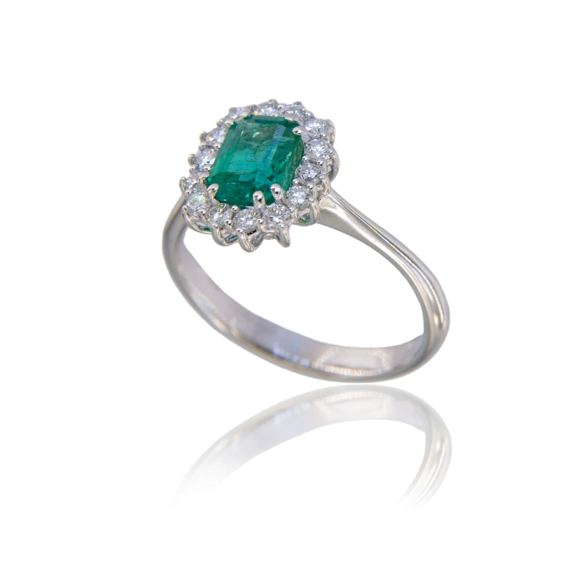 Anello smeraldo naturale ottagonale ct 1,10 contorno diamanti ct 0,37