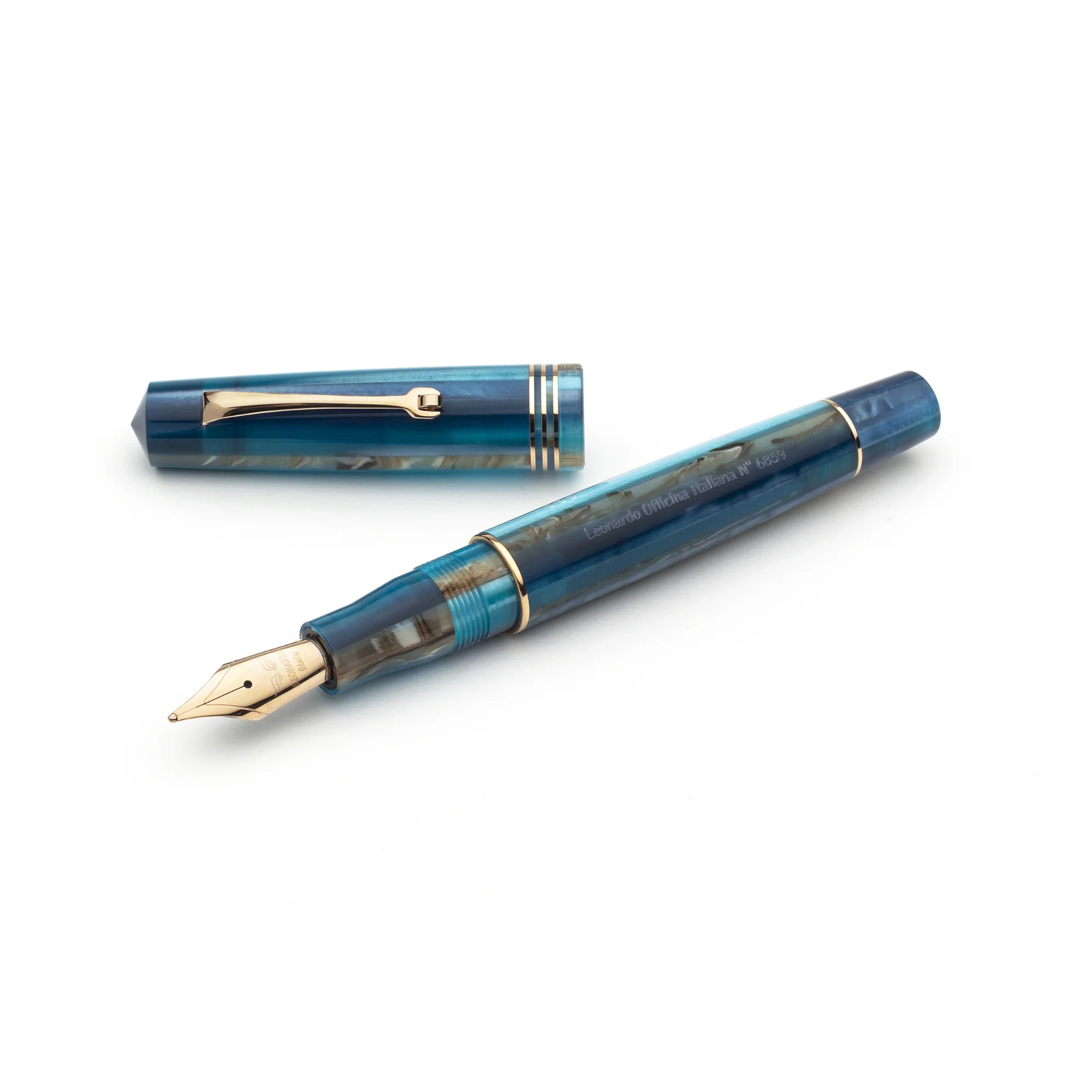 Leonardo Momento Zero Fountain Pen - Hawaii with Gold Trim
