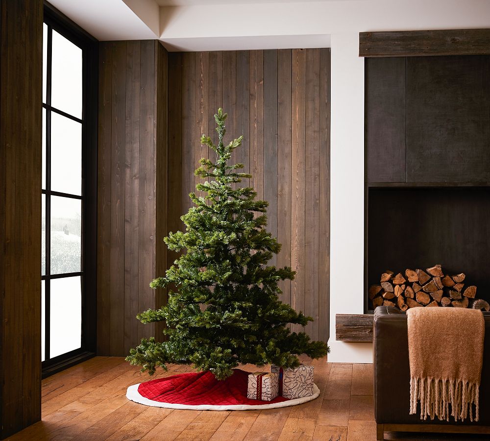 Lit Lakeshore Spruce Faux Christmas Tree   tiaotiao