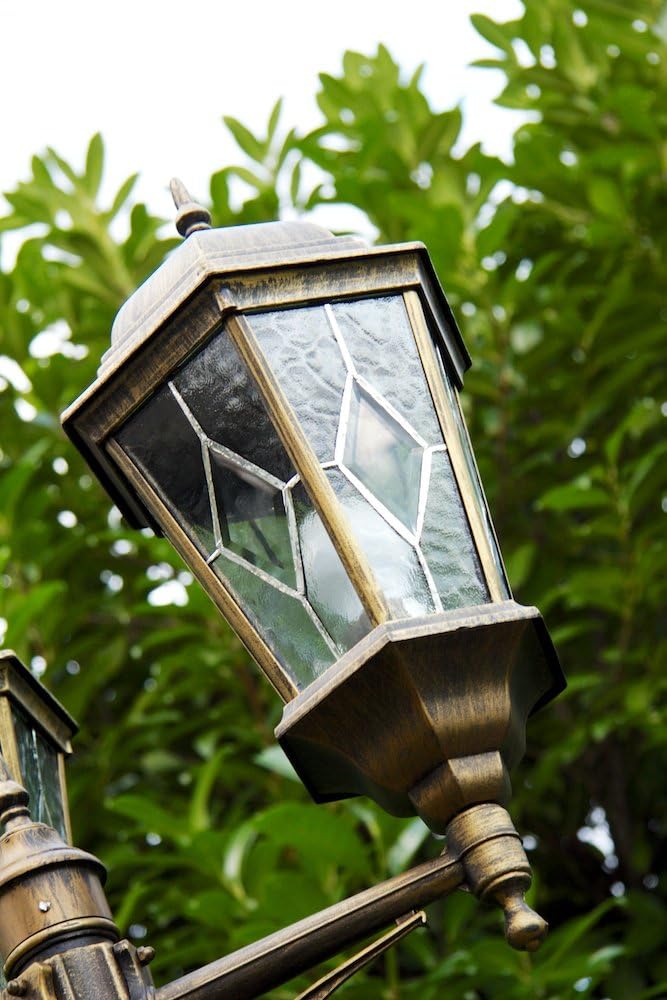 HOFSTEIN Kandelaber Hongkong, Außenwegeleuchte aus Metall/Glas in Braun/Goldfarben/Klar, Wegebeleuchtung 270 cm, 3 x E27, IP44, Wegeleuchte im Retro/Vintage-Design für Garten, Außenbereich, Hof