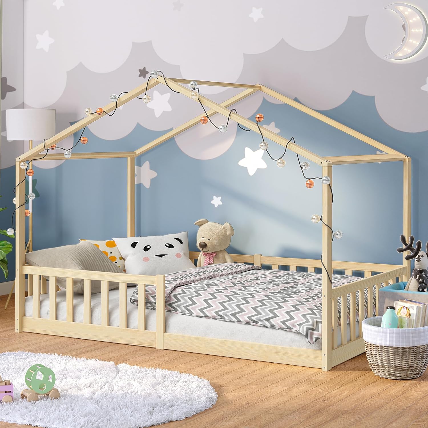 Bellabino Kinderbett Bia 140x200 cm, Hausbett Kinder inkl. Rausfallschutz und Rolllattenrost, Montessori Bodenbett weiß aus Massivholz Kiefer