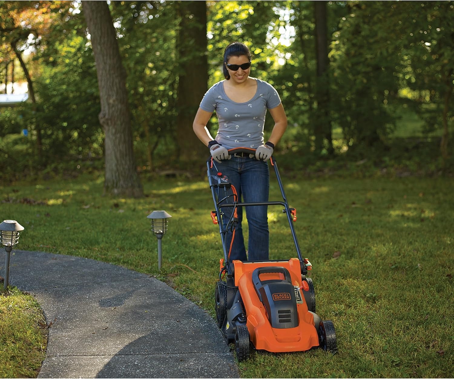 BLACK+DECKER, Attrezzature da giardino - Tosaerba elettrico 2000 W, sbraccio 48 cm. LM2000-QS