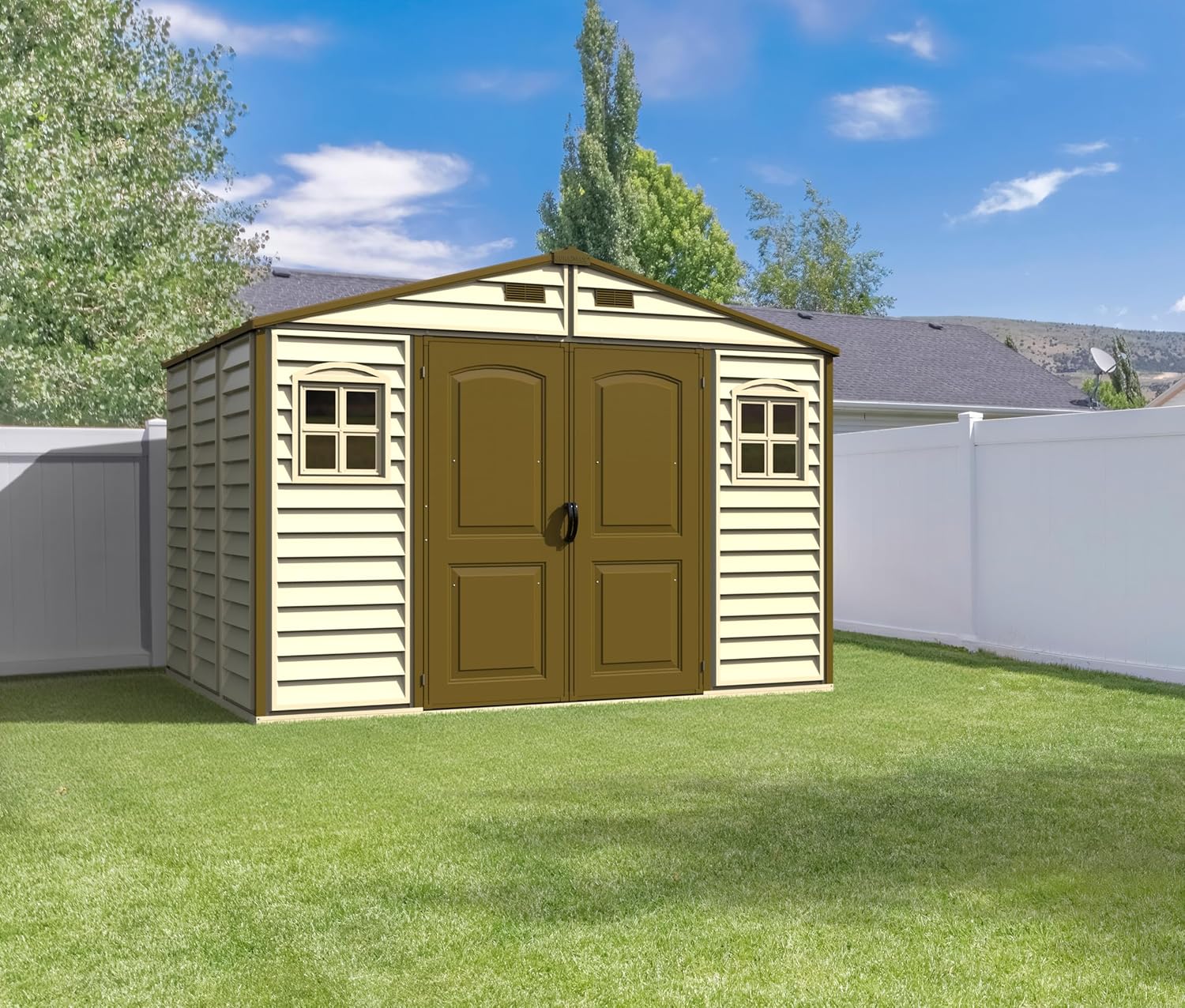 Duramax WoodSide 10 x 8 (7.64 m²) Kunststoff gerätehaus mit 3 festen Fenstern und Metallfundamentset, Gerätehaus, wartungsfreie und robuste und Dachstruktur aus Metall, Ivory/Brown