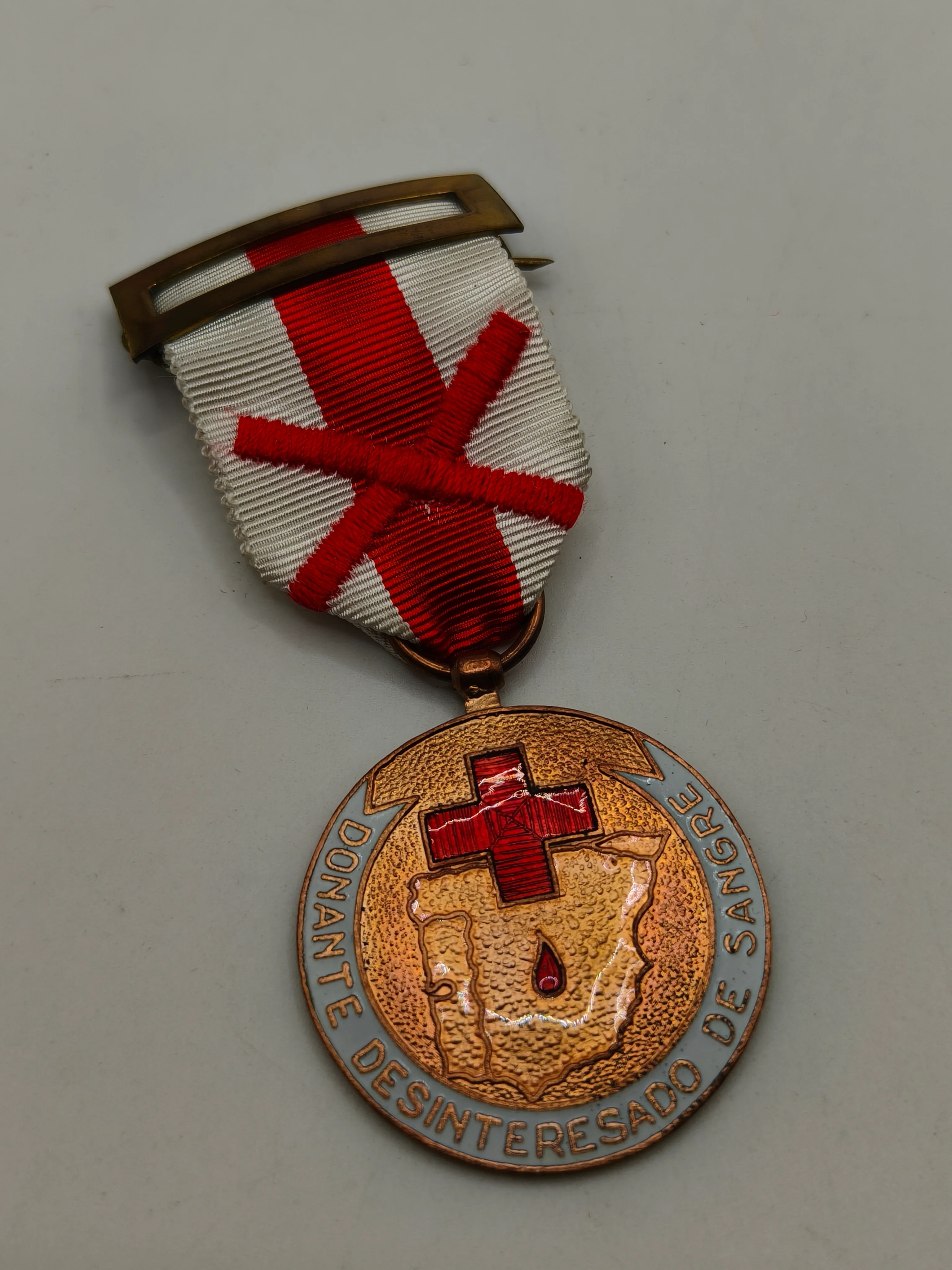 Medalla de la Cruz Roja donante de sangre desinteresado.