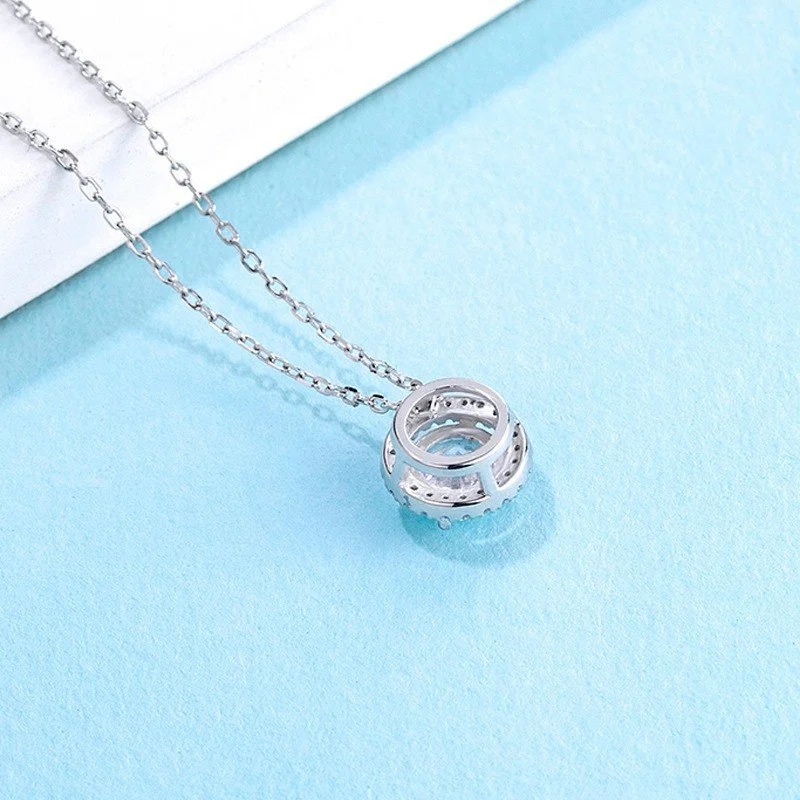 Postriebrený žiarivý prívesok – Eurocharms
