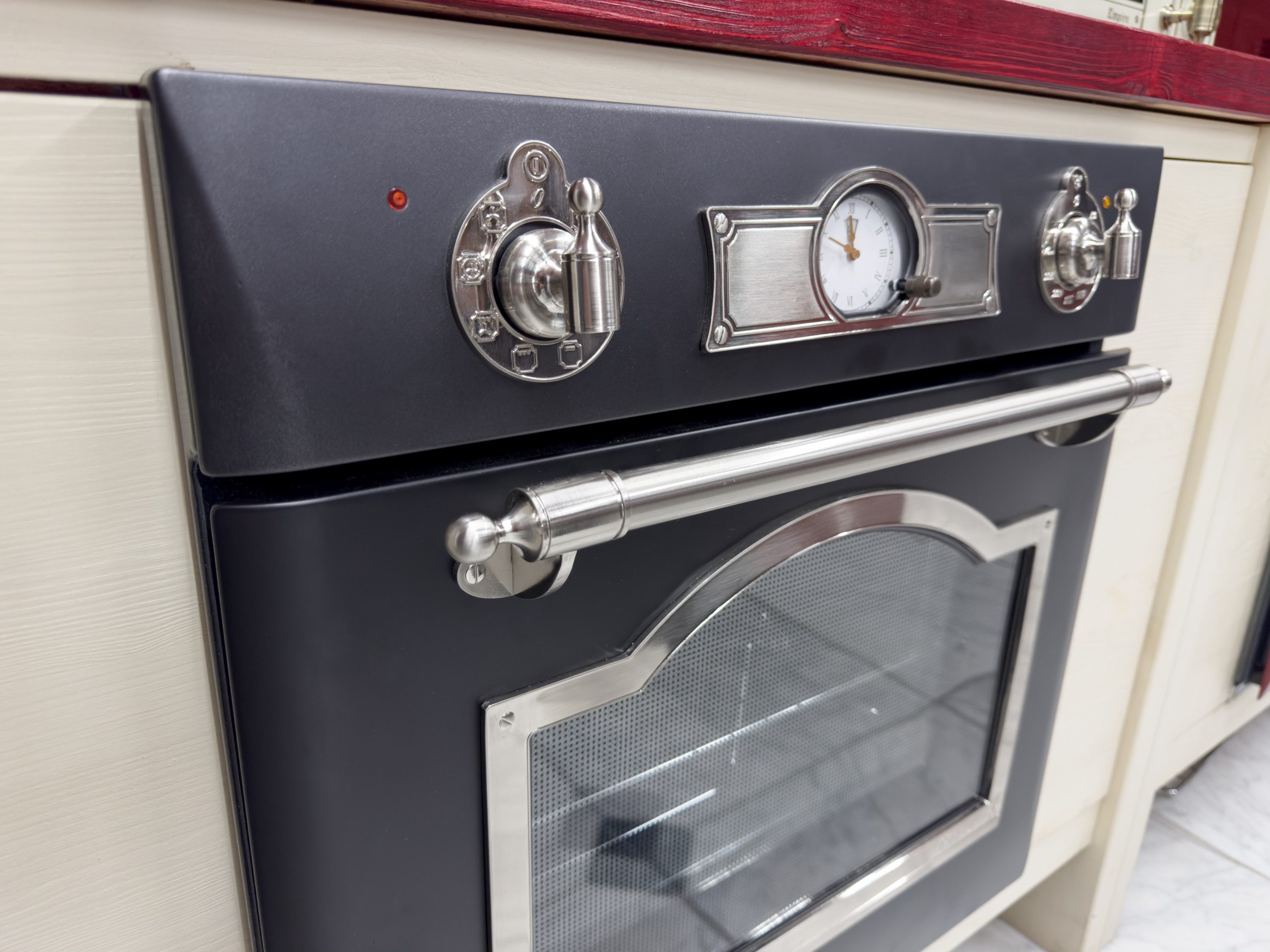 Einbaubackofen Kaiser Empire Elektro Backofen 60 cm Autark, Teleskop-System, 67L, 8 Funktionen, Emaille-Farbe Anthrazit, Dekor Metall Silber Exklusiver Retro Backofen EH 6355 Em Sil