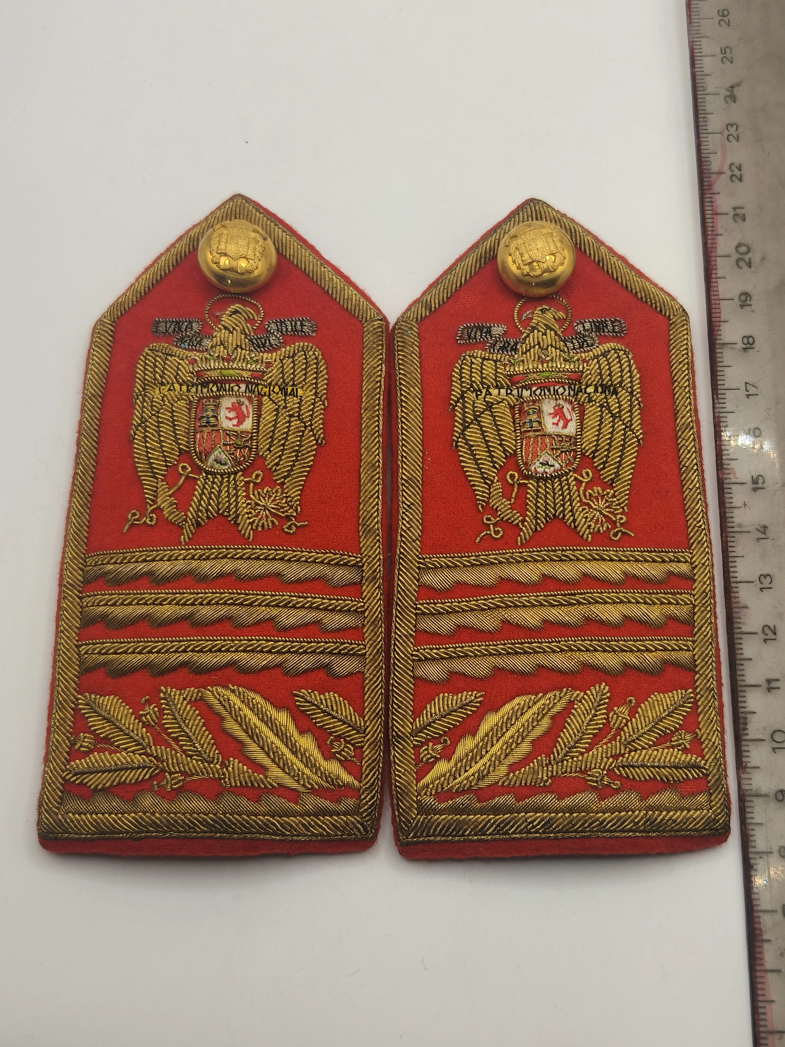 Spanish diplomatic epaulettes. Goldwork