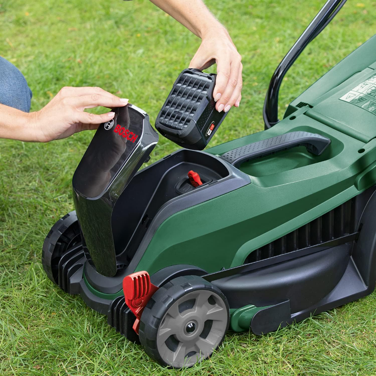 Bosch Accu Grasmaaier CityMower 18V-32-300 (18 Volt, 1x Accu 4.0 Ah, Maaibreedte: 32 Cm, Gazonoppervlak tot 300 m, in Doos)