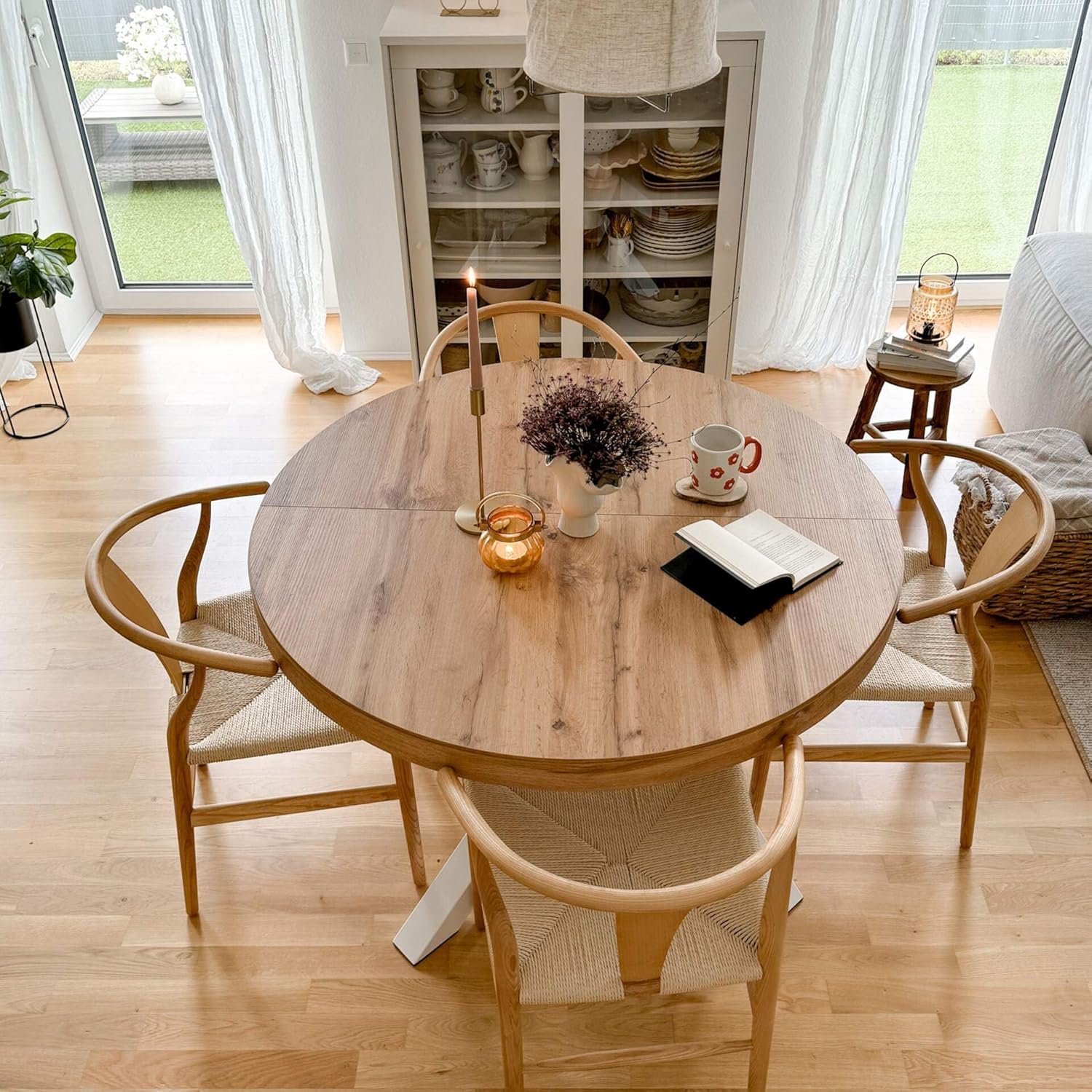 Mobili Fiver, Tavolo Allungabile Rotondo Emma, 120-160 cm, Rovere Rustico con gambe Incrociate Bianche, per 4-6 persone, Tavolo Cucina, Soggiorno, Made in Italy