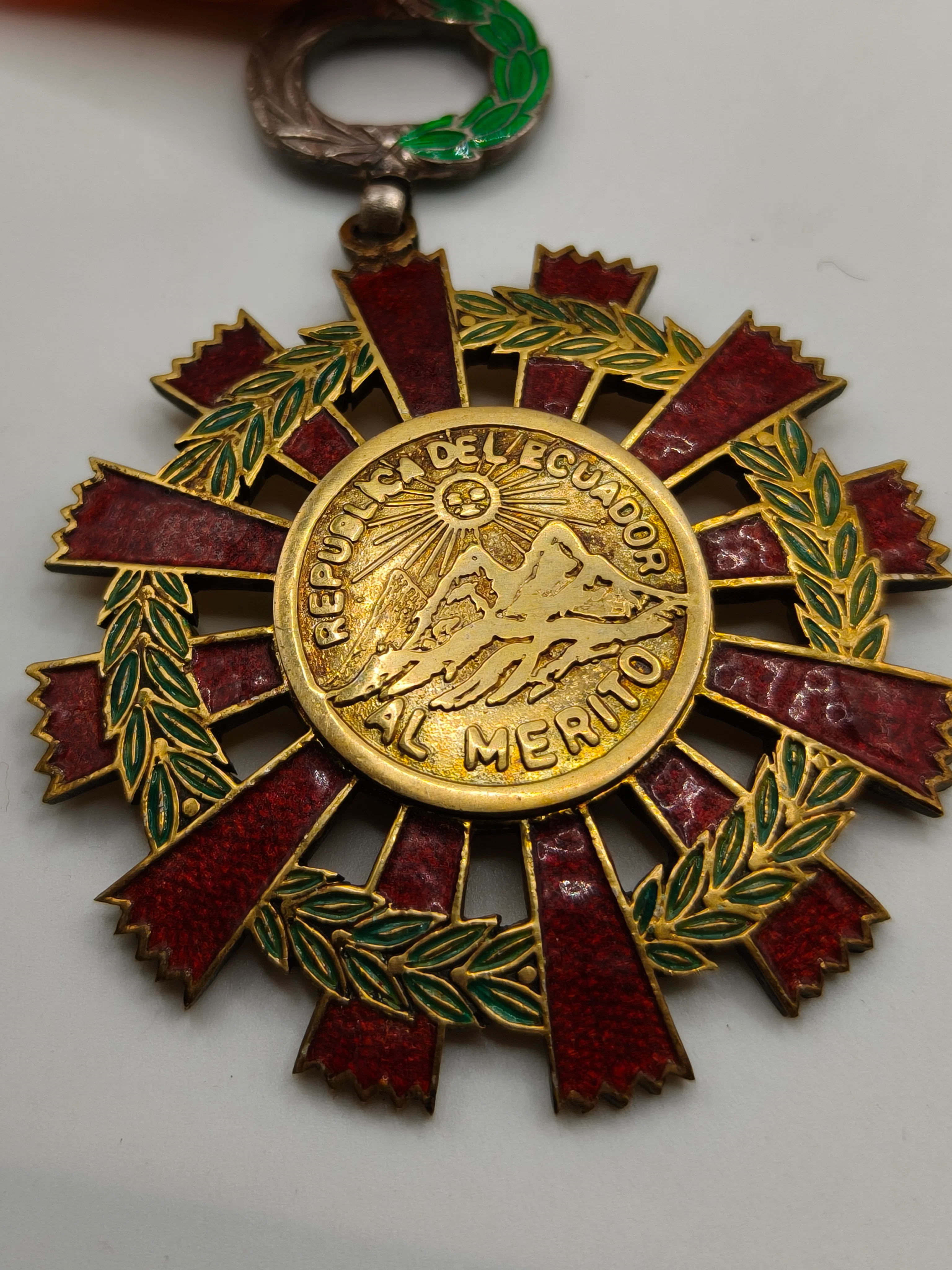 Medalla orden M��rito de Peru