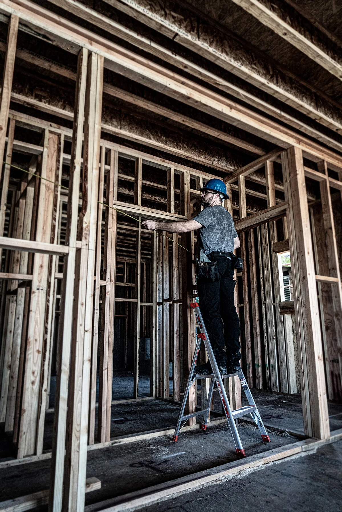 2025 Leggera, stabile e maneggevole: la scala pieghevole multifunzionale Flip-N-Lite