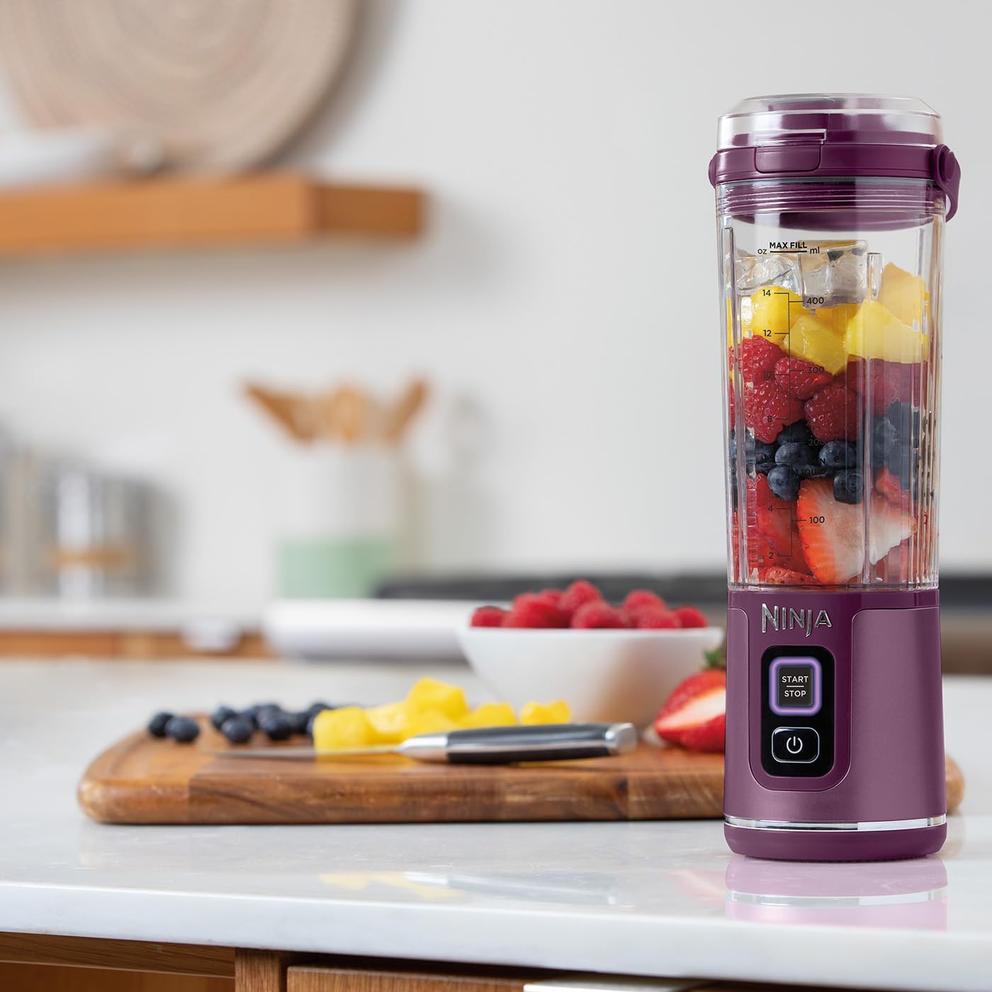 Ninja Blast Tragbarer Mixer / Blender / Smoothie Maker, 530ml Becher, Auslaufsicherer Deckel, Leistungsstarker Mini Standmixer, Kabellos & Wiederaufladbar, Zerkleinert Eis & Obst, Schwarz, BC151EUBK