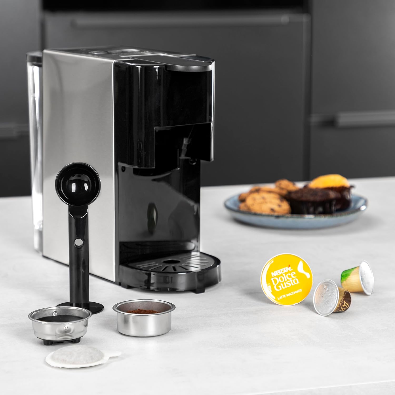 Princess 01.249450.01.001 Caffettiera Multifunzione, Compatibile con capsule Nespresso,Dolce Gusto,cialde ESE e caffè macinato, 19 bar, Nero e argento, 800 ml
