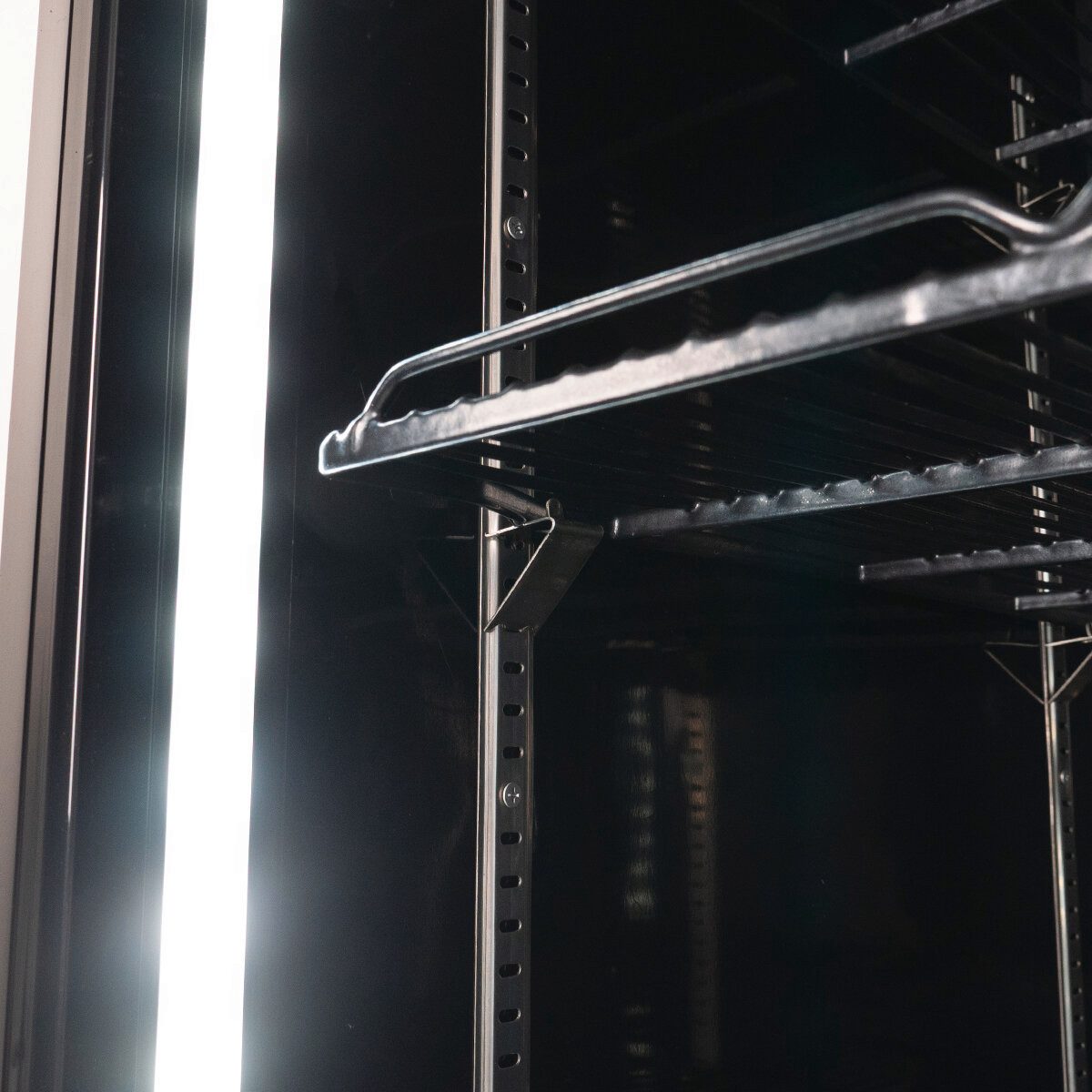 Getränkekühlschrank Getränkekühlschrank 630 - Leuchtaufsatz, 2 Türen, schwarz, LED