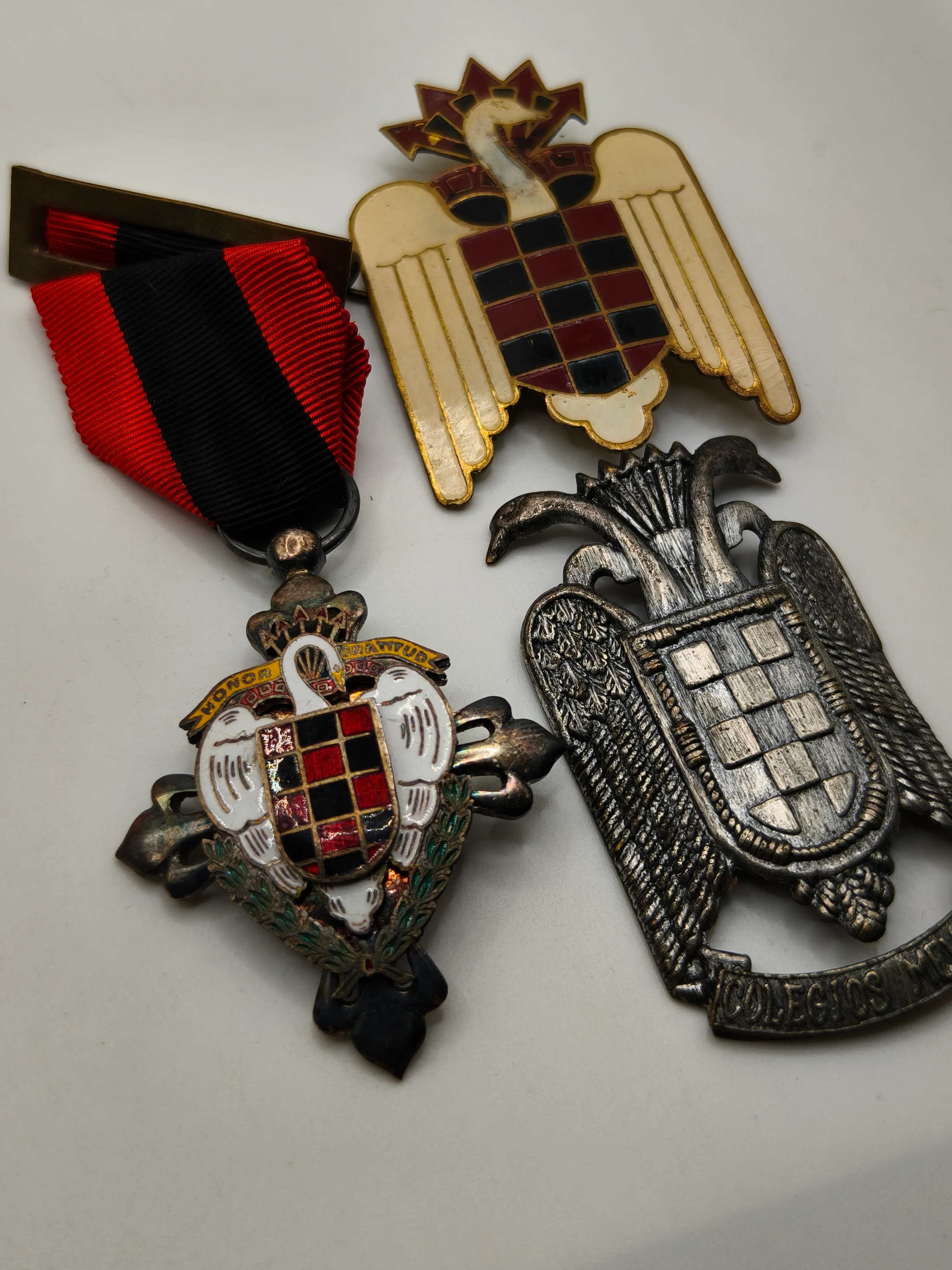 Lote insignias Falange Juvenil. ��poca Franco.