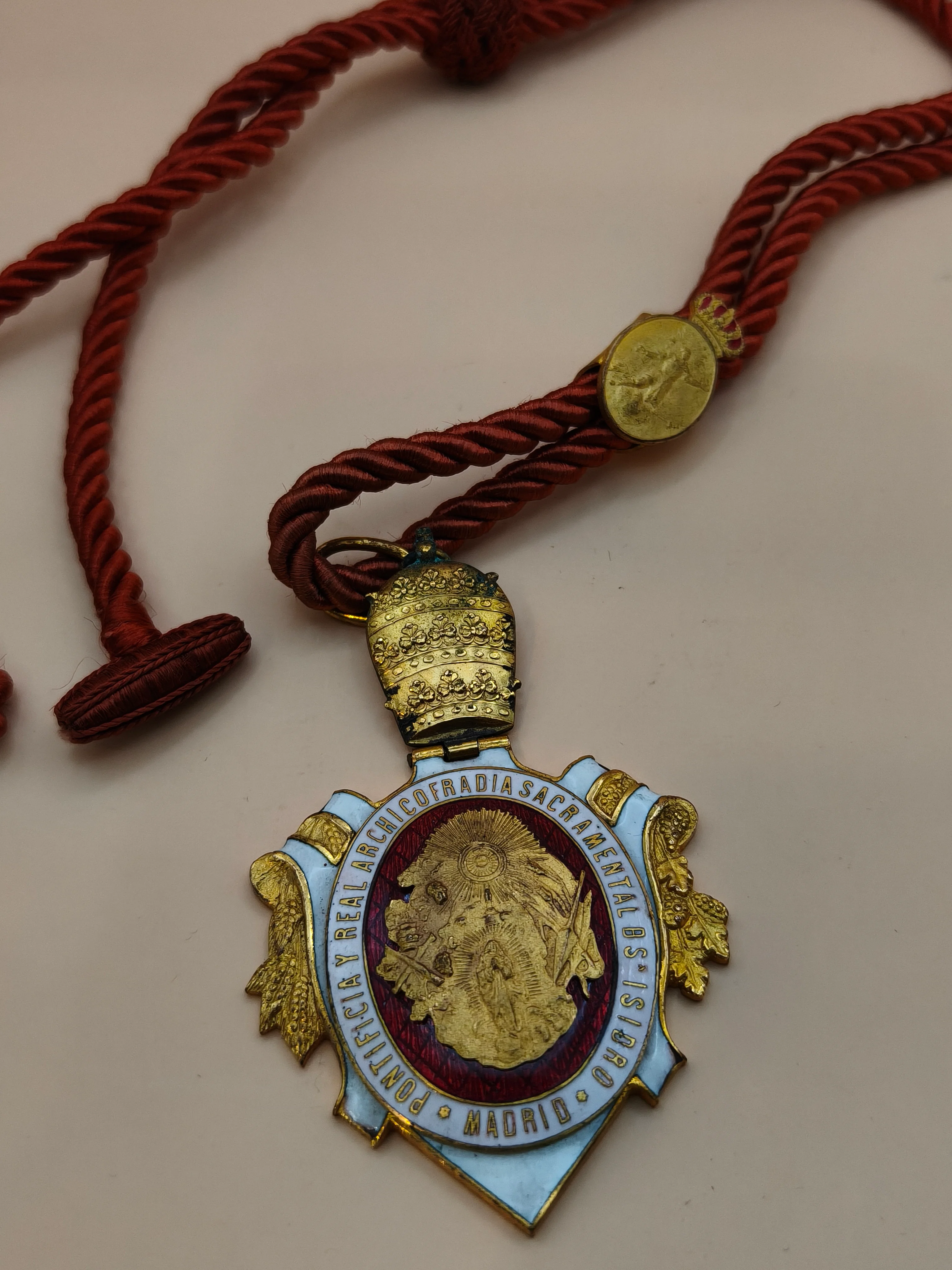 Medalla arzobispado de Madrid.