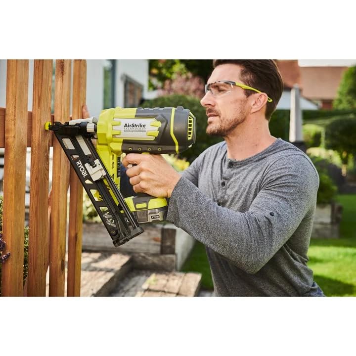Ryobi R15GN18 0, Groppinatrice Angolata 18V 15GA, Batteria 18V ONE  Non Inclusa, Compatibile con Groppini Angolati 15GA da 24 a 64mm, con Pulsante LED di Attivazione Incluso : Amazon.it: Fai da te