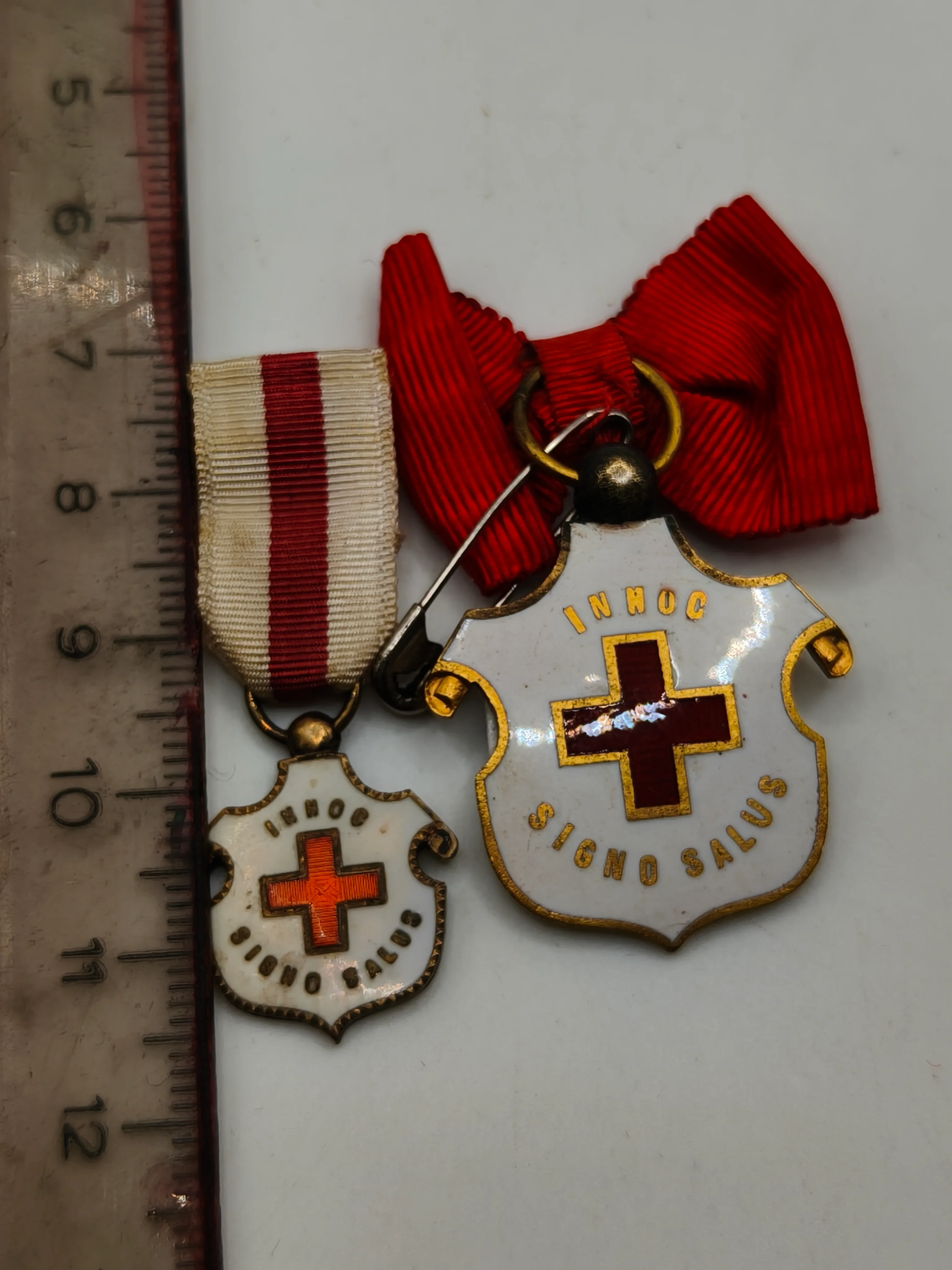 Medallas de la Cruz Roja Espa?ola para dama