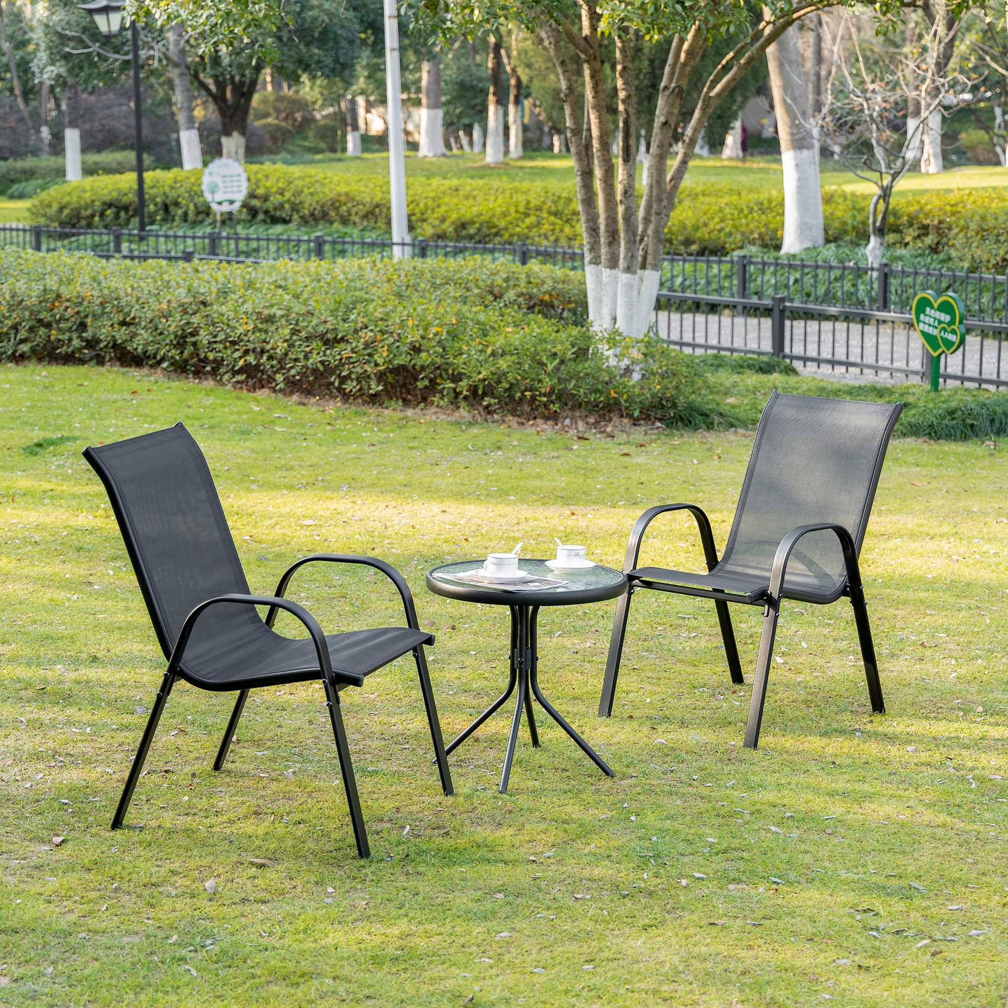 Outsunny Gartenstuhl 2er Set wetterfest Gartenstühle Stapelstuhl mit Armlehne Rückenlehne stapelbar Terrassenstuhl bis 120 kg belastbar Gartenmöbel für Hinterhof, Garten, Balkon Schwarz