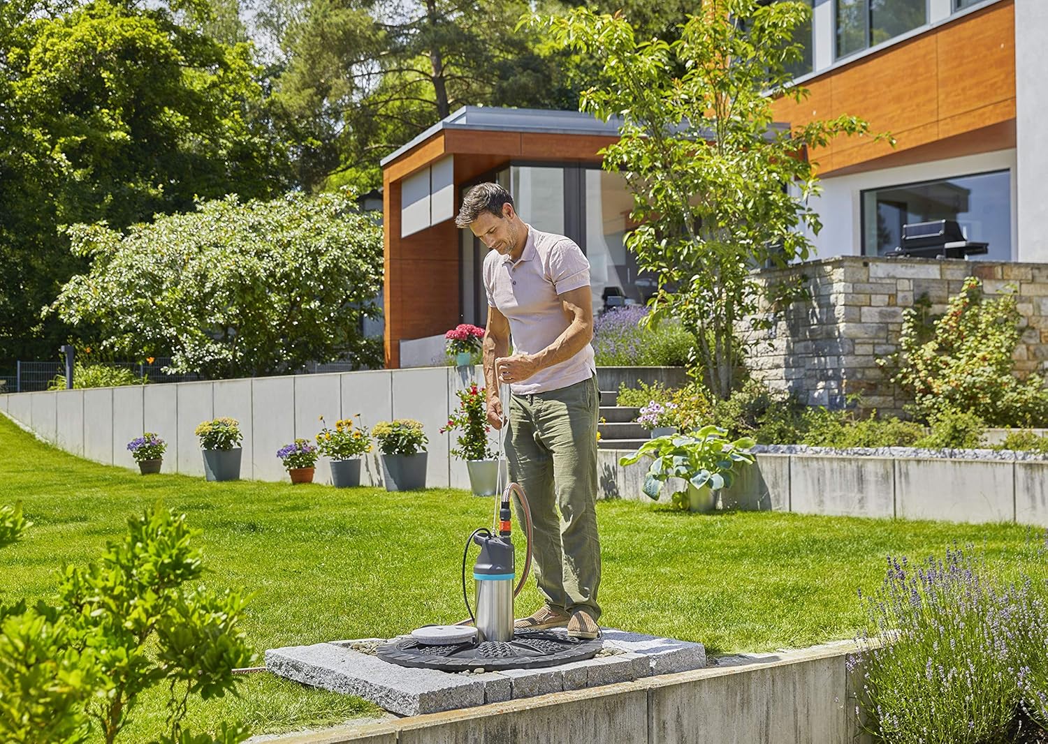 Gardena Tauch-Druckpumpe 6100/5 inox automatic: Automatische Tauchdruckpumpe mit 6100 l/h Fördermenge, mit Schmutzfilter, geräuscharmer Betrieb, integrierte Trockenlaufsicherung (1773-20)