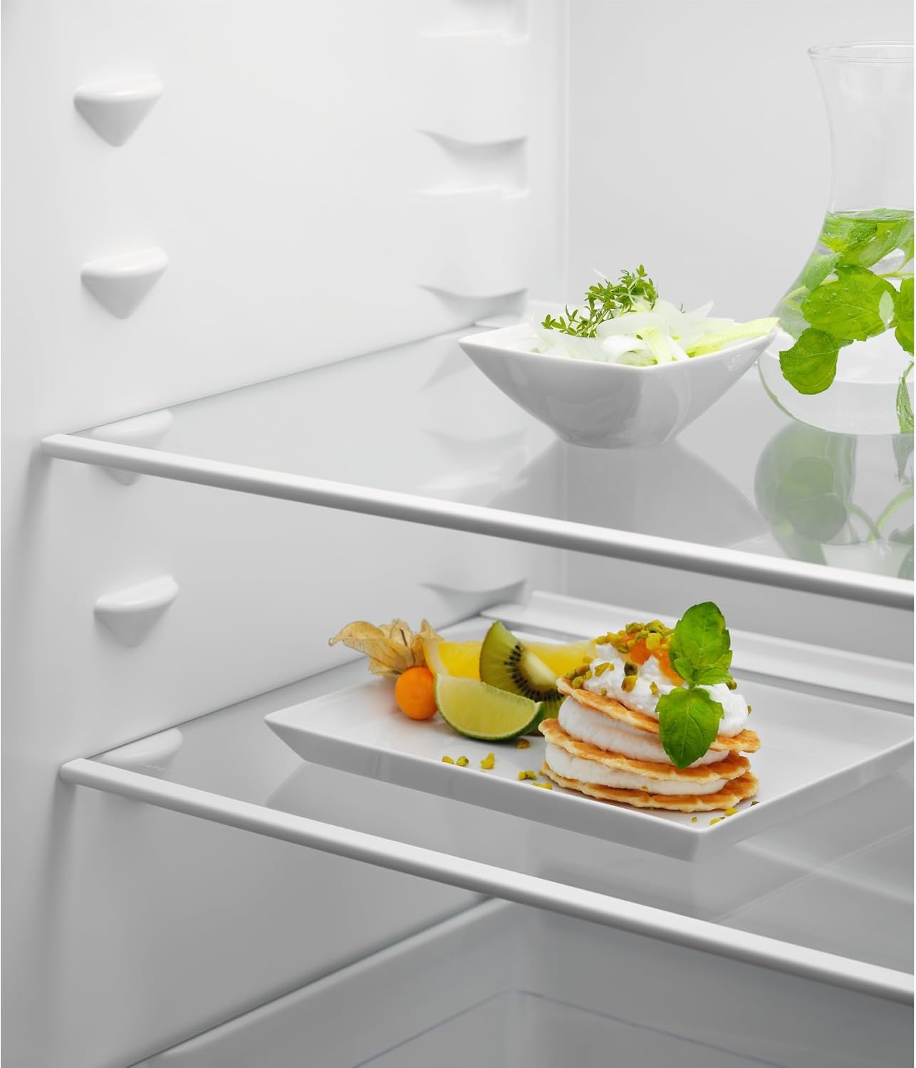 Electrolux LRB2AE88S Frigorifero Da Incasso Monoporta, Serie 500, Classe E, Capacità 142 Litri, Illuminazione a LED, Porta reversibile, Silenziosità 36 (dB), 873x548x549 mm