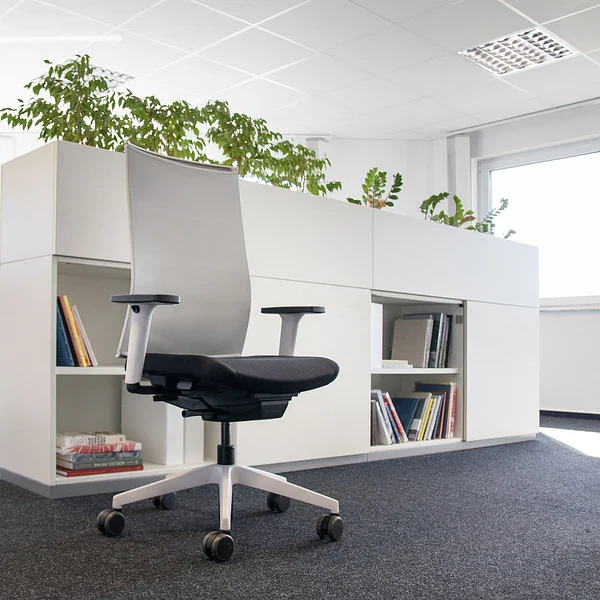 Sedia da ufficio ergonomica con schienale in rete lento Agilis Matrix MT12 EDIZIONE SPECIALE Pure Black