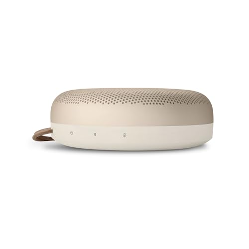 Bang & Olufsen Beosound A1 (2a Generazione)   Speaker Bluetooth Portatile Premium Impermeabile IP67, Suono a 360 Gradi, Assistente Vocale Alexa, Vivavoce, Batteria di 18 Ore   Oro : Elettronica