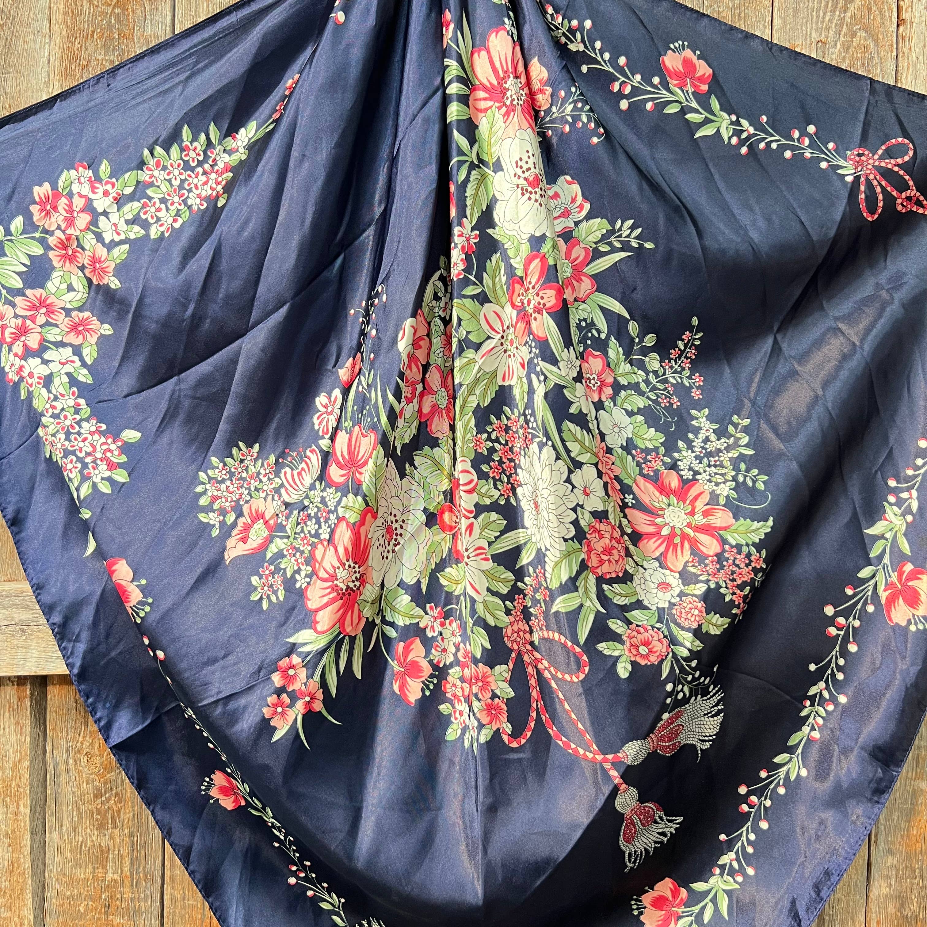 Rose Buds & Tassels Wild Rag