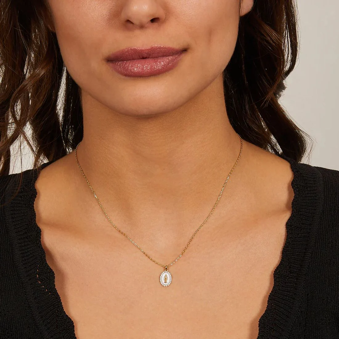 Collana Amen mini medaglia dorata con madonna miracolosa bianca CLMISMGB