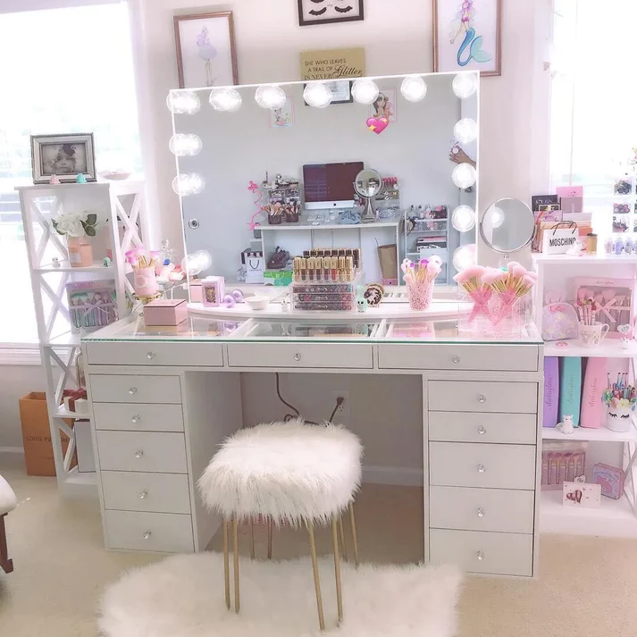 Multifunctional dressing mirror dressing table