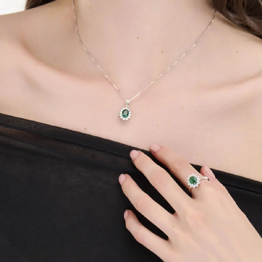 Collana Amen Royal Lady con pietra verde ovale CLLDGBBVE