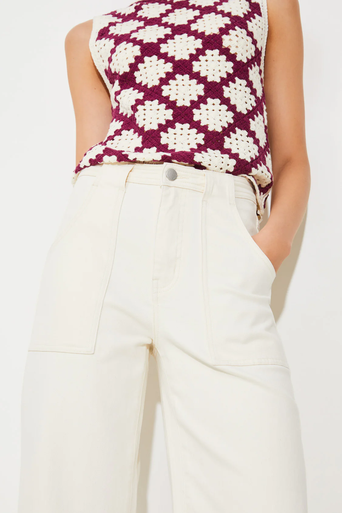 Classic High-Waisted White Straight Jeans: Timeless Style & Comfort