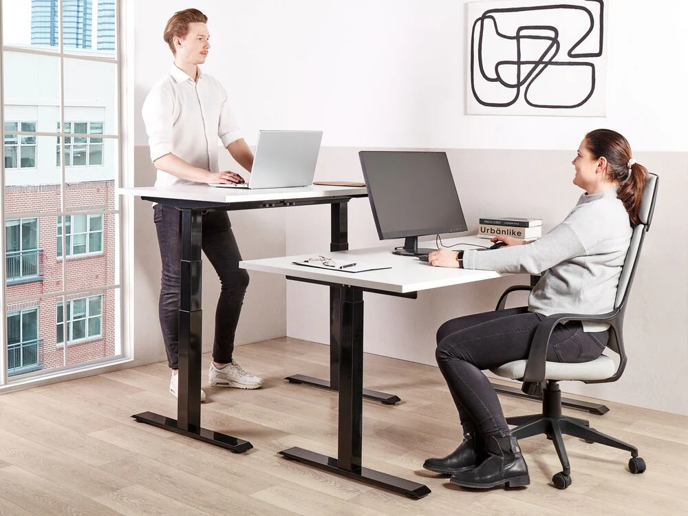 Scrivania regolabile in altezza elettricamente grigio e nero 180 x 80 cm Struttura in acciaio verniciato a polvere