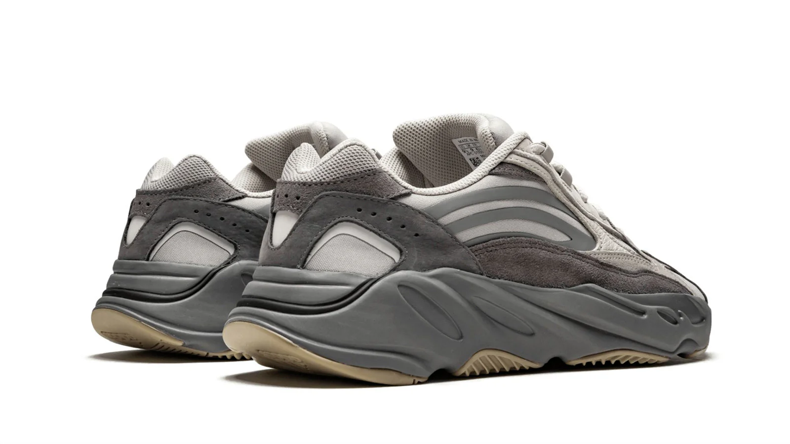 YEEZY BOOST 700 V2 