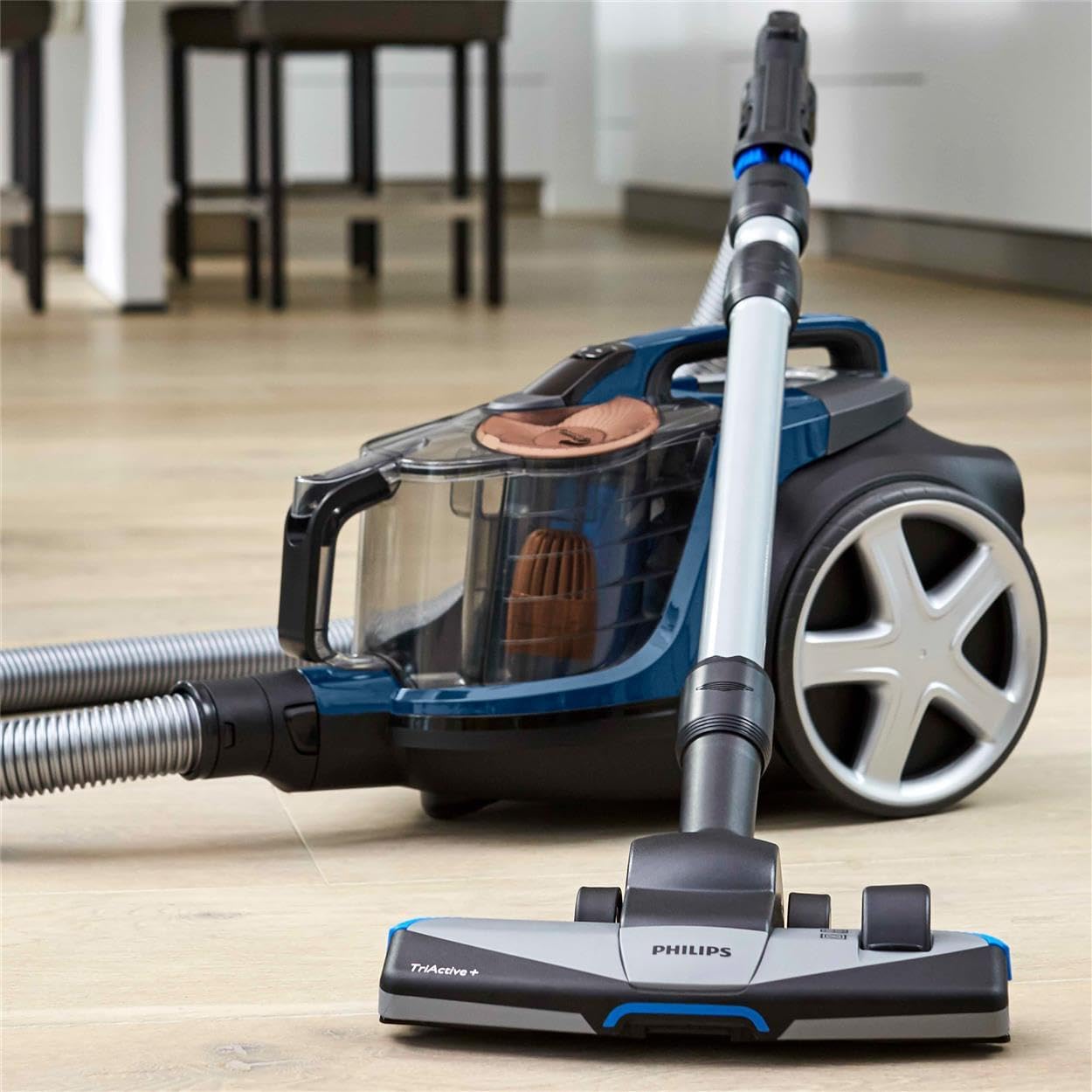 PowerPro Expert Aspirapolvere Senza Sacco, Motore Potente da 900W, Filtro HEPA Allergy Lock, TriActive+ per Pavimenti e Tappeti, Blu (FC9745/09)
