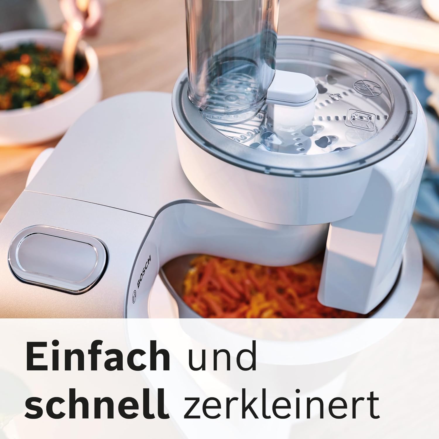 Bosch Küchenmaschine Serie 4, Edelstahl-Schüssel 3,9 L, Knethaken, Schlag- und Rührbesen Edelstahl spülmaschinenfest, Mixer 1,25 L, Durchlaufschnitzler, 3 Scheiben, 1000 W, Weiß, MUM58W20
