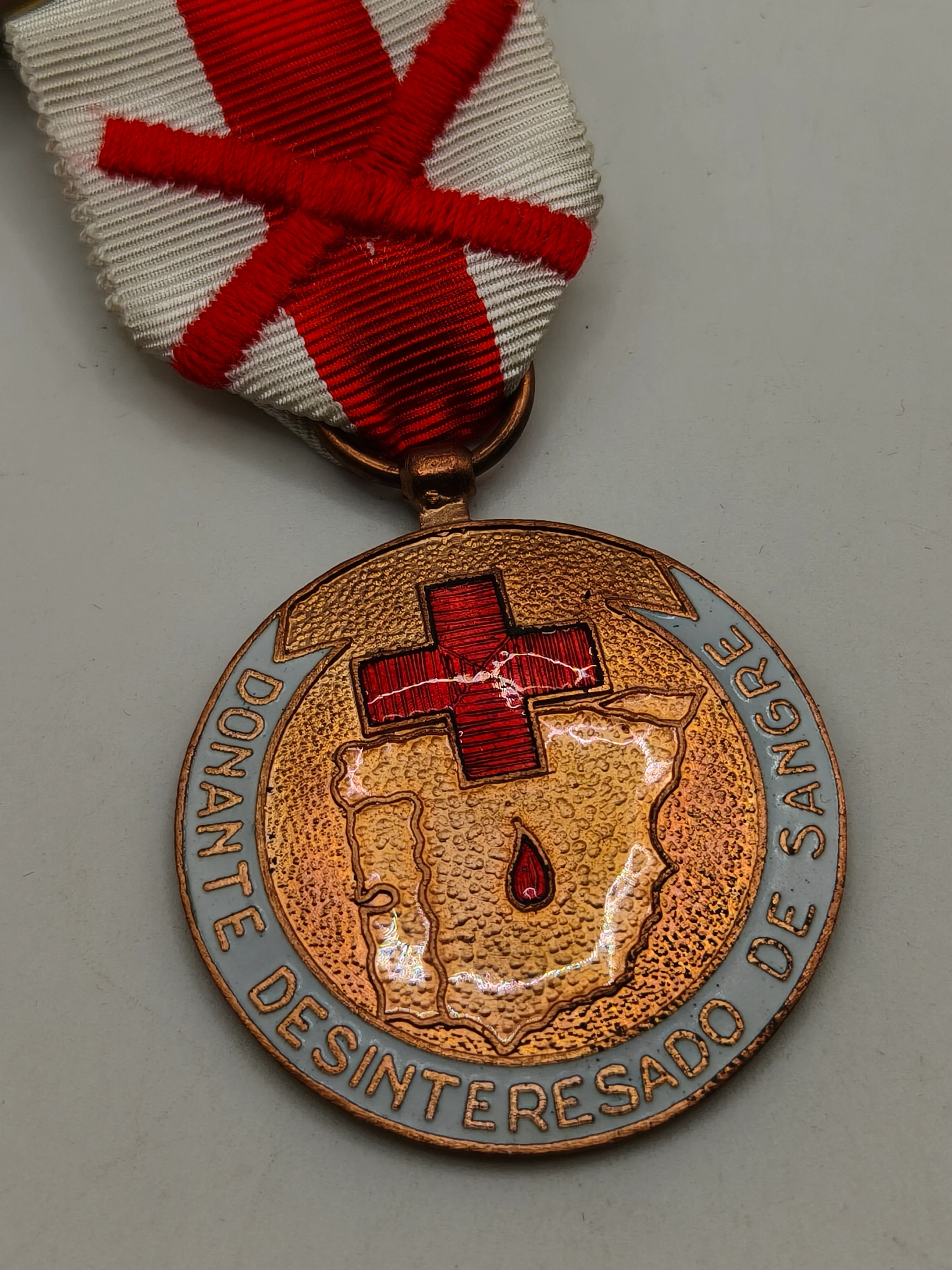 Medalla de la Cruz Roja donante de sangre desinteresado.